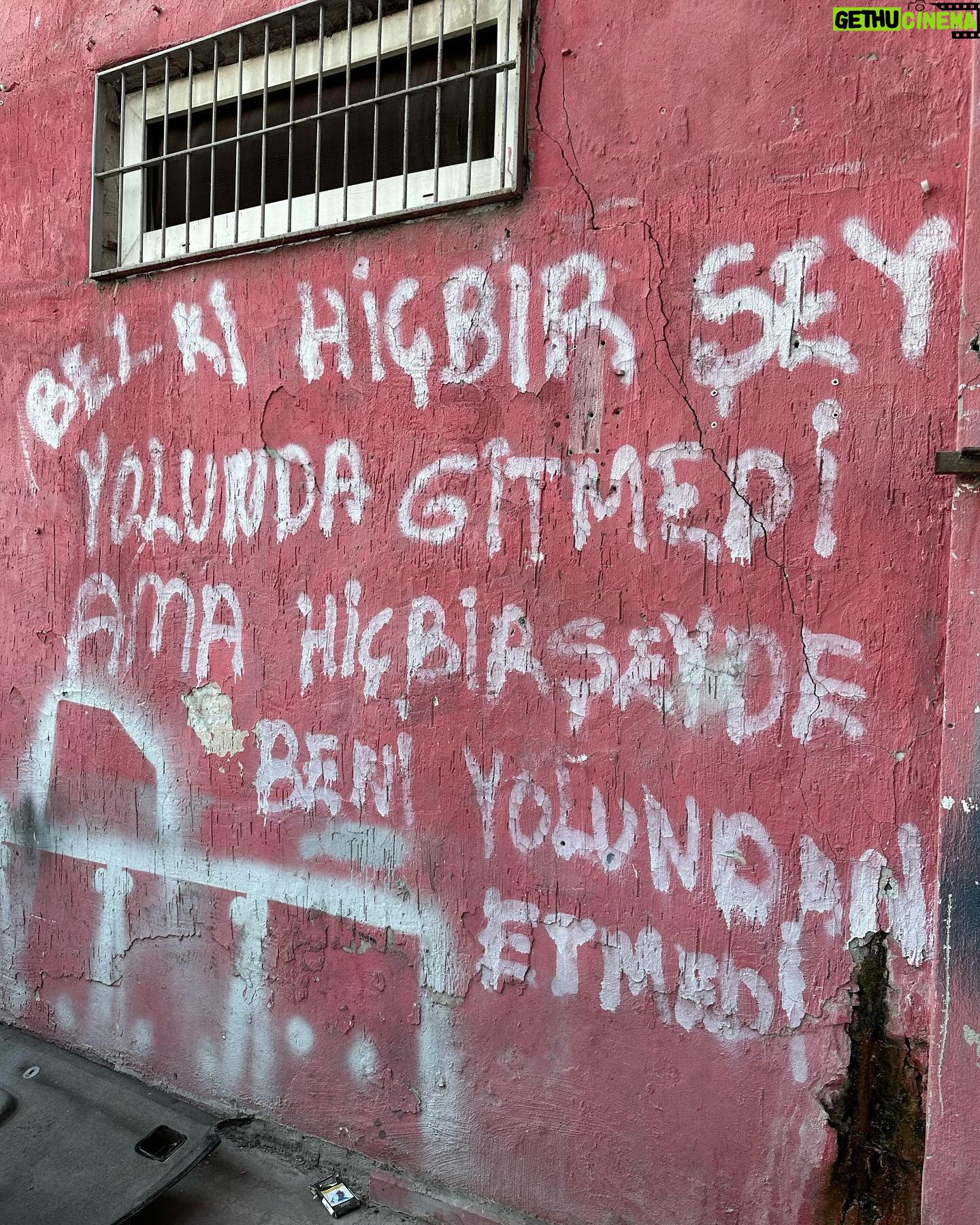 Özge Özpirinçci Instagram - “Bana akıl verirken kalanı size yetmeyecekse risk almayın derim.” Adana dump hazırlarken gelen olağan atardan ötürü caption tercihim