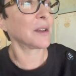 Lolita Milyavskaya Instagram - ЖЕНЯ @evgeni_gor!! Ты Глыба, Гуру!! Гора!! Фамилия соответствует!!⁣⁣⠀
Пока везли твои свечи @Ucandles, весь джип пропах ароматами!! Даже запах сигарет, смешанный с химчисткой, исчез👻✌️⁣⁣⠀
Женечка!! Спасибо тебе и свечному заводику!! Ты всегда созидаешь Настроение👏👏👏👏