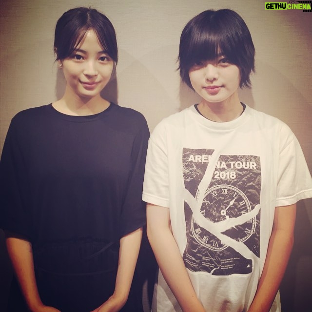 Suzu Hirose Instagram - 今夜のNEWS ZEROにて
対談させて頂きました〜😶かっこいい17歳。
圧倒的な存在感とか、透き通ったあの声とか
平手さん主演の映画の役にぴったりすぎました。
「響」すごく楽しませて頂きました!
刺激的な時間でしたー😶広瀬緊張気味。