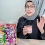 Erra Fazira Instagram – Weekend ni.. Jom try new dessert.. .
KONJAC JELLY FRUITAIL..
Buah yg senang2 jer.. 😁
Sedap bak hang! 😄👍🏻😘.
.
@captaindolphin.my