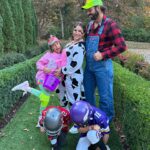 Jessie James Decker Instagram - Happy Halloween 🎃 last one as a family of 5 before we become  a Decker Wolfpack of 6🥰