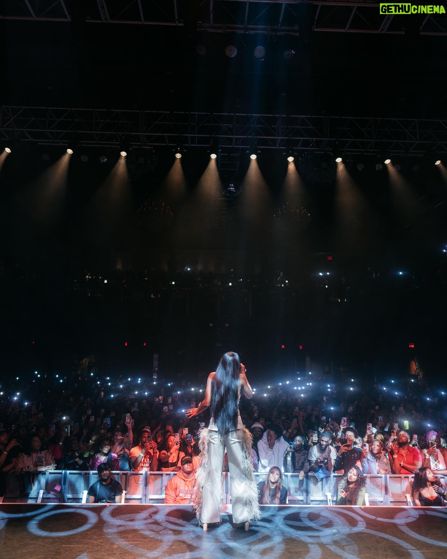 Coco Jones Instagram - Y’all been SHOWIN OUT for leg 2 of the WIDTY Tour 🥹🫶🏾 Click the link in my bio so you don’t miss me in your city! & EUROPE swipe for a surprise 👀