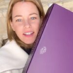 Elizabeth Banks Instagram - Just received my tickets to #BC23! I can’t wait to watch the world’s best horses compete for a @BreedersCup champion title at @santaanitapark! 🏇🏆🥂