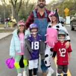 Jessie James Decker Instagram - Happy Halloween 🎃 last one as a family of 5 before we become  a Decker Wolfpack of 6🥰