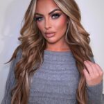 Mandy Rose Instagram – When @lisag.beauty comes over… she never disappoints 😮‍💨🔥 #neutrals 

24” weft extensions   fusion bonds & color @saltylockshairext @bohobritt 😍