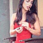 Merve Boluğur Instagram –