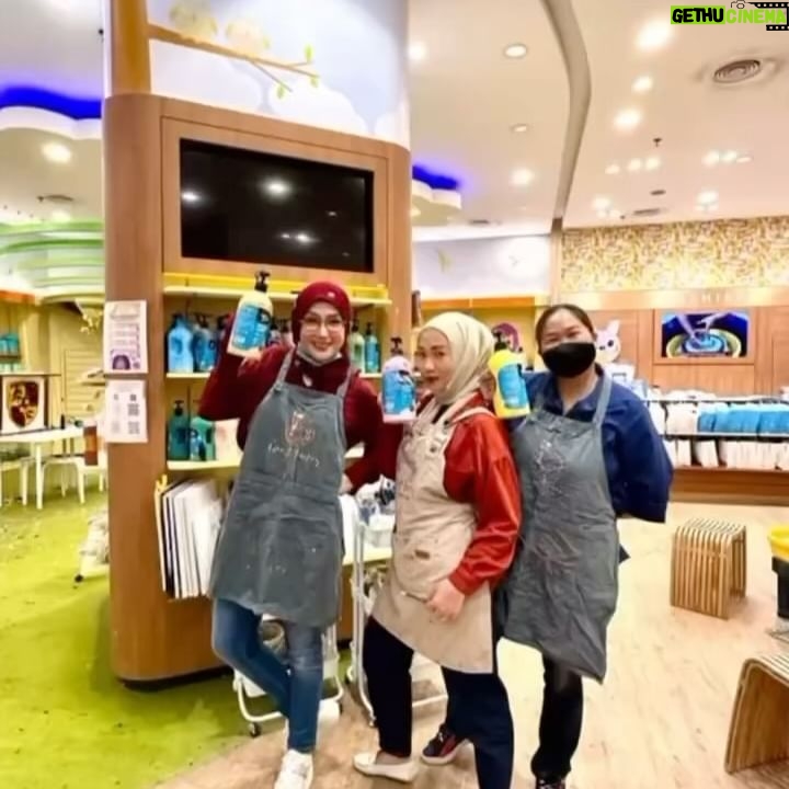 Erra Fazira Instagram - Never too late to explore .. ππͺπ».
Chillinβ session with the same suspects ππ