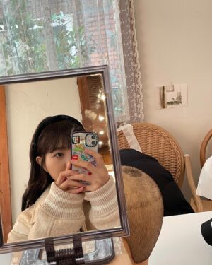 Park Bo-young Instagram - 🧡
