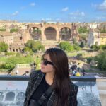 Julia Montes Instagram - Italia 🇮🇹❤️😊 lamig lamig … fashion sa taglamig 🙈😅