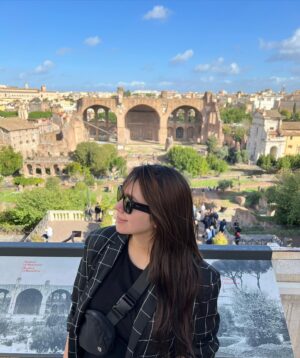 Julia Montes Instagram - Italia 🇮🇹❤️😊 lamig lamig … fashion sa taglamig 🙈😅