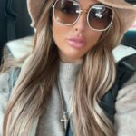 Mandy Rose Instagram – Cozy weekend with friends and family 🕯️❤️🍴