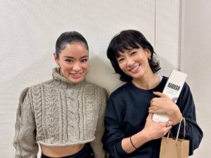 Asami Mizukawa Instagram - Awich Queendom -THE UNION- at K-Arena Yokohama🌹
最高最高最高。
なんであんな愛に溢れているの！この人は🥹エネルギーが渦巻いていて感動しっぱなしのステージでした❤️‍🔥大好き！
写真はね、まつもとなかいの時の。ライブの写真載せていいか分かんないからこっち載せちゃお🪐