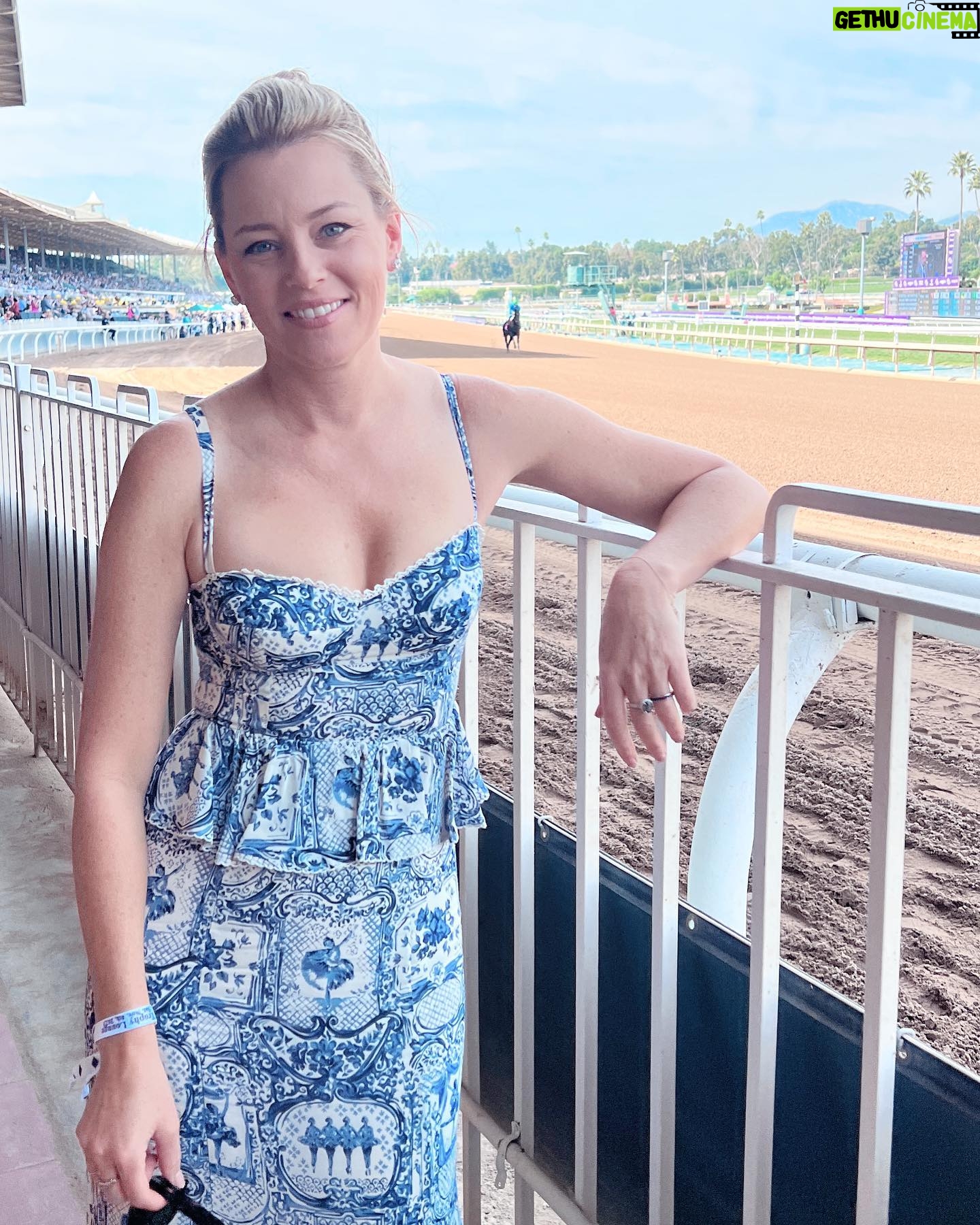 Elizabeth Banks Instagram - At the #BC23 w the fam @breederscup