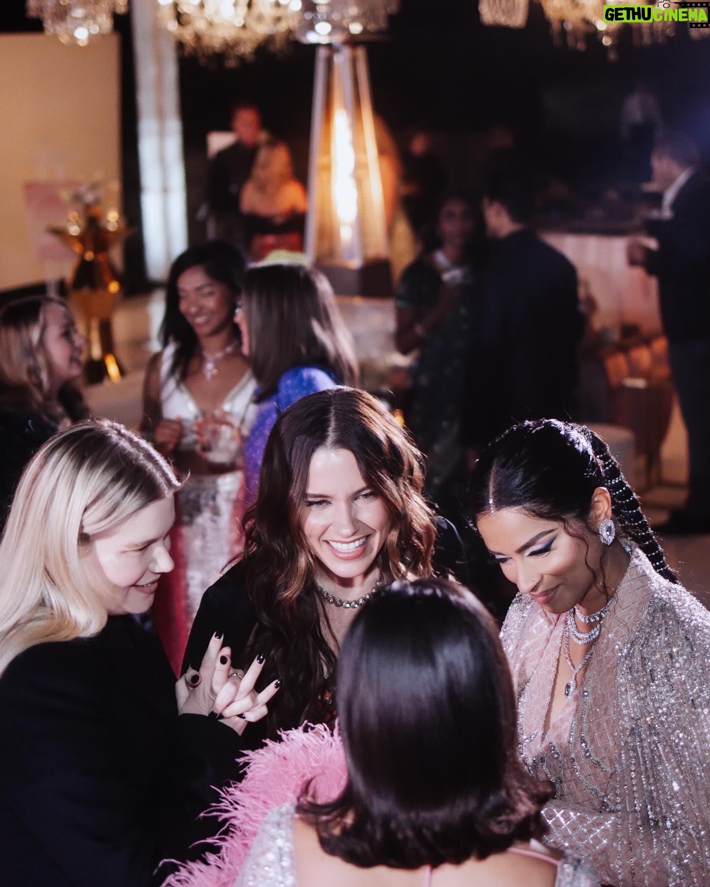 Sophia Bush Instagram - Happy Diwali 🪔 Thank you to the most gracious host and friend, @lilly, for gathering us all in such beautiful community last night to celebrate love and light.
To be together, surrounded by some of the most loving women and most creative change-makers I know, offered the silverest of linings in a time of such cloud cover. Thank you for the joy and the 11:11 magic. #Diwali