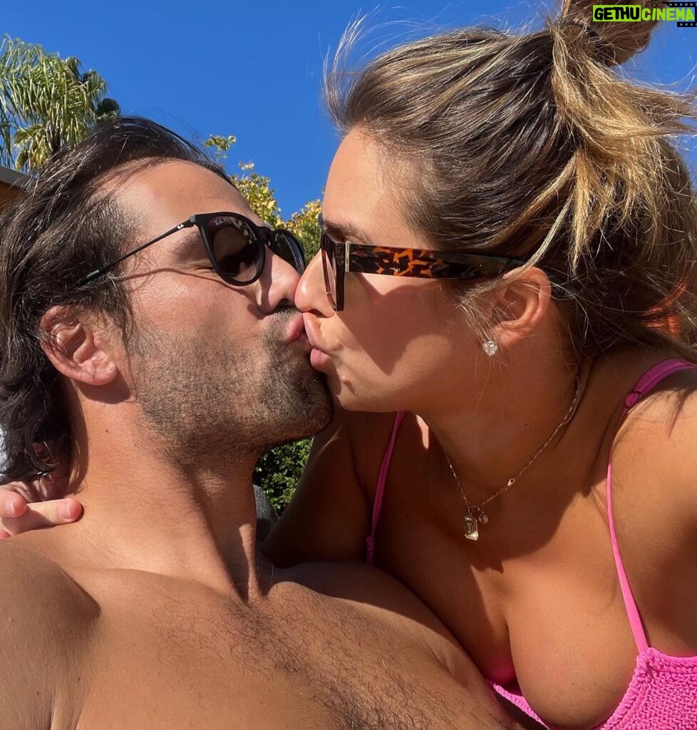 Jessie James Decker Instagram - Mom and Zad 48 hour travelzzzz makin us feeel wild🎉 Good food, pool time and dressin up feelin cute ❤️ ps Eric had a burrito everyday so I needed to docu it.