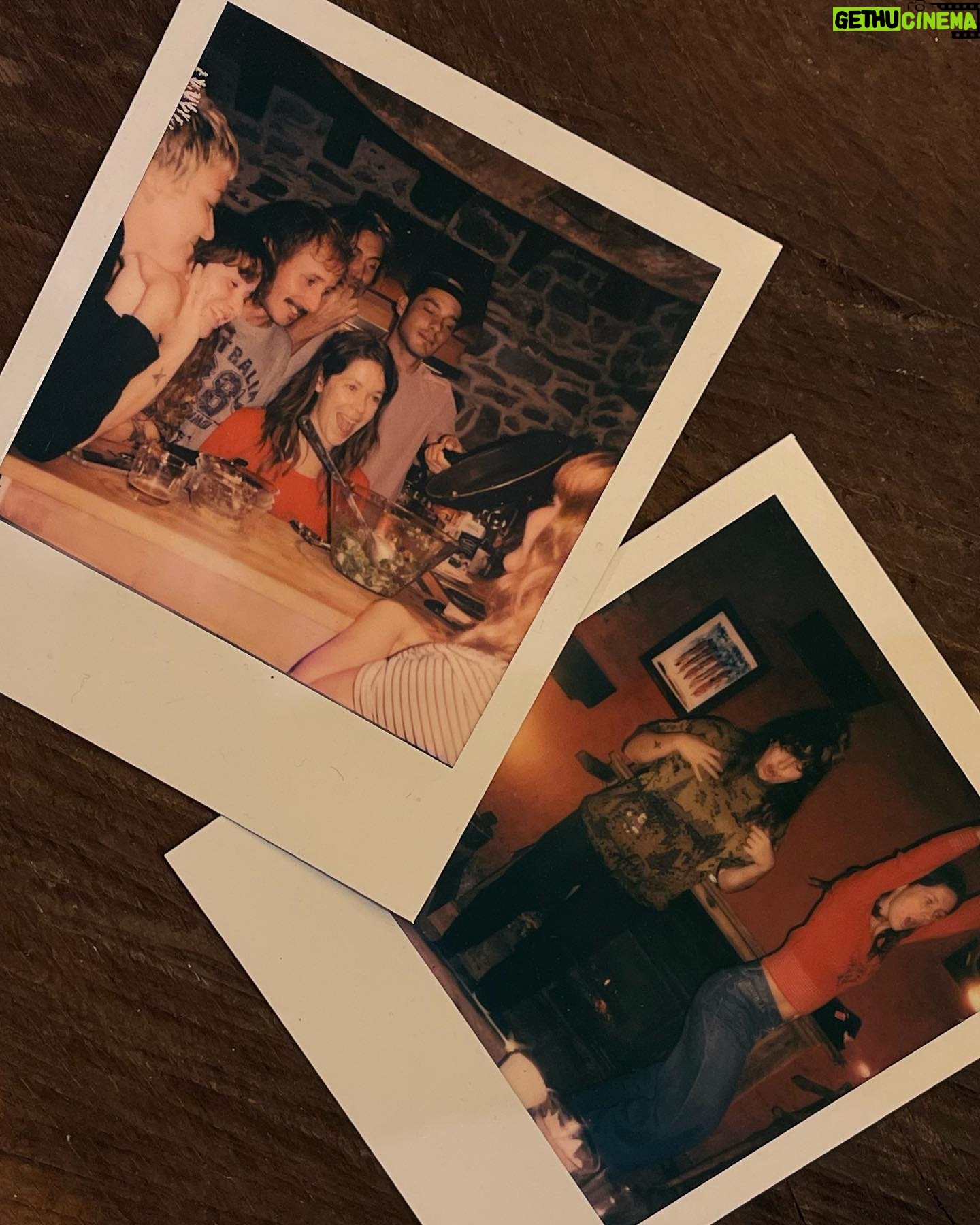 Georgina Amor贸s Instagram - Making some new friends 馃崉