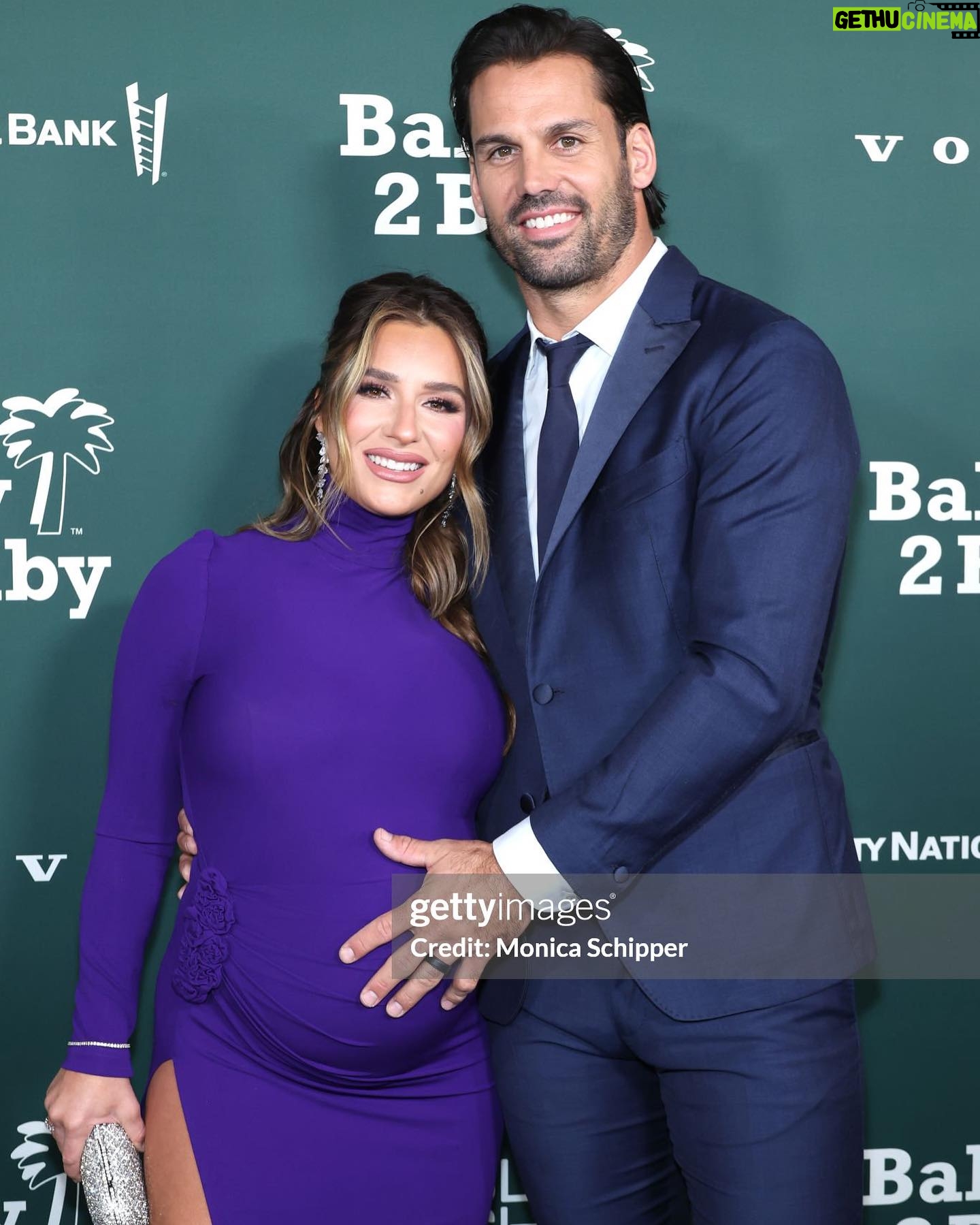 Jessie James Decker Instagram - Beautiful evening @baby2baby ✨