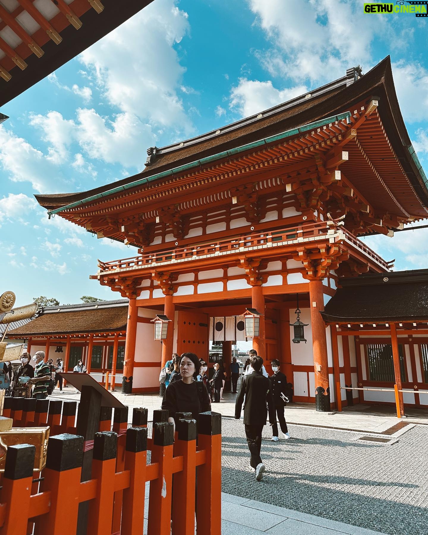 Sheryl Rubio Instagram - Japón. Fuiste mucho más de lo increíble que pensé que serías. Superaste mis expectativas a otro nivel, me enamoré y entendí una cultura tan diferente a la mía 🥹. Comí hasta más no poder, nos perdimos en tus trenes y calles, sufrimos y batallamos para entendernos con toda tu gente pero que gran aprendizaje y que gran viaje nos hemos echado! Espero regresar en un par de años para caminarte y disfrutarte tanto como este primer viaje. Aquí les subo algunas fotitos (tenemos muchísimas más pero esto es un poquito de lo que vivimos) - el mejor viaje de Honey Moon que @shapswade pudimos haber pedido 🫶🏻