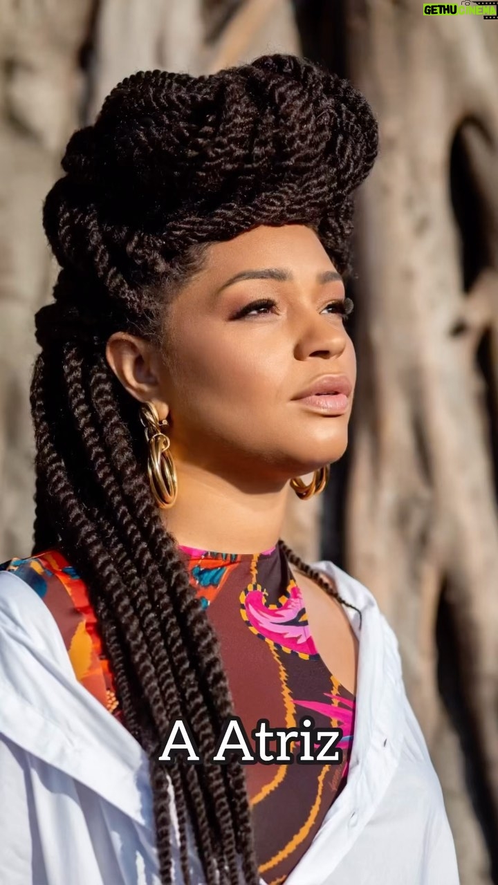 Juliana Alves Instagram - Relembrando uma parte dessa linda trajetória artística! Algumas personagens desses 20 anos de carreira!
Já estou aqui trabalhando mais uma!
#ofício #atriz #atriznegra #novela #cinema #JulianaAlves