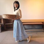 Marie Kondo Instagram – Spark joy and lighten your footprint with the Cariuma x KonMari collection. Consciously crafted with organic cotton canvas. Plant two trees for every pair.