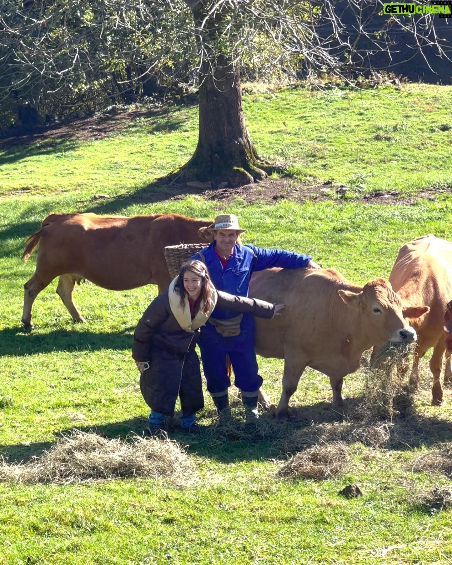 Georgina Amor贸s Instagram - Making some new friends 馃崉