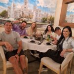 Scarlet Ortiz Instagram - Con la familia comiendo rico!!! Los quierooooo @albertoescritorgomez @hevisjevita @barbarabrianaburkle @yulburkle @diegomezsanchez #familia #family recomiendo el lugar @lastapasderosa_  comida española deliciosa 🙌🏻🎉🇪🇸