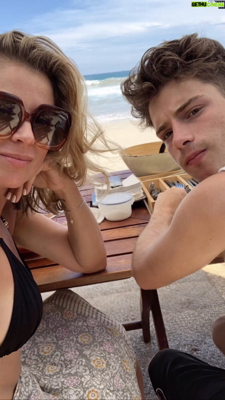Ludwika Paleta Instagram - Me faltan las palabras para decirte lo mucho que te amo y lo orgullosa que estoy de la hermosa persona que eres. Feliz cumpleaños mi amor ❤️ #nicohaza #24