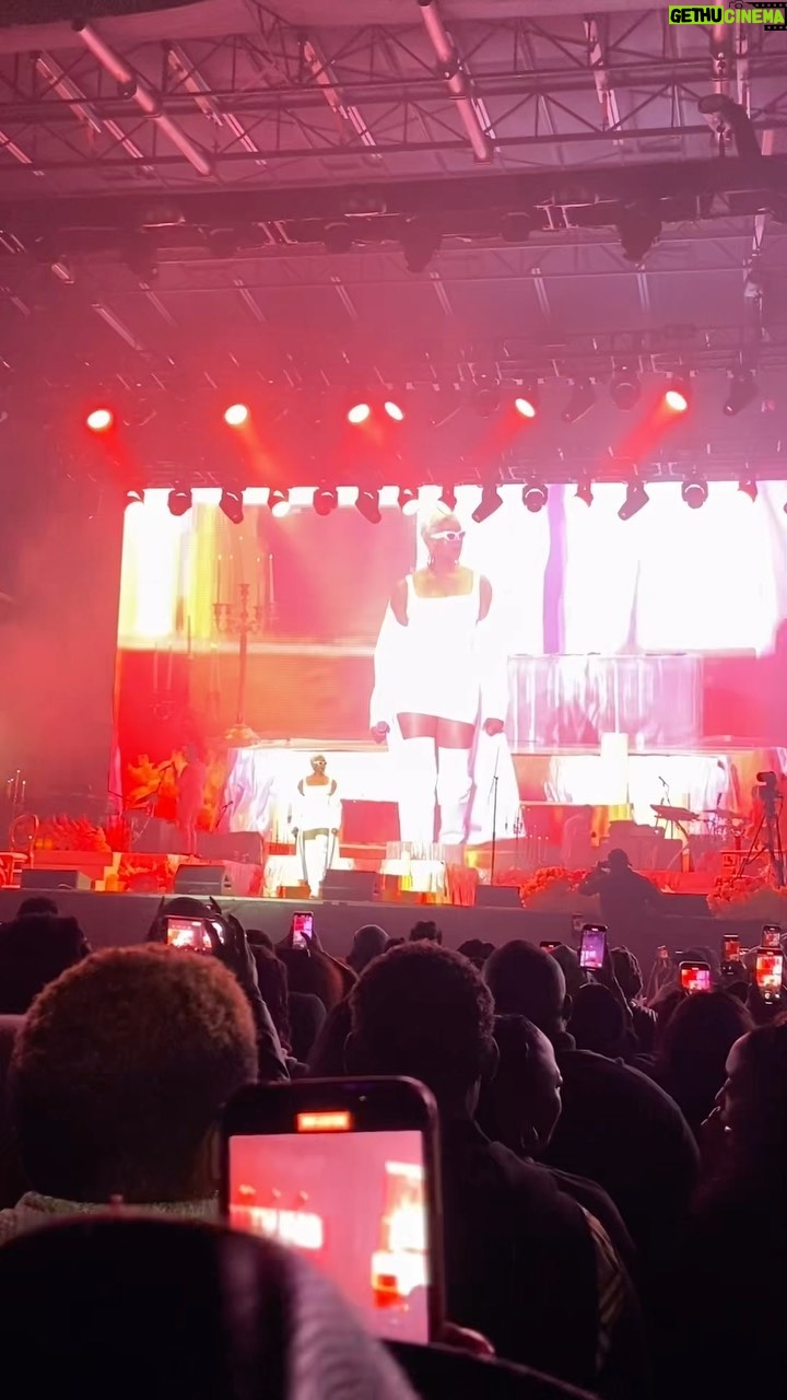 LeToya Luckett Instagram - ✨ HONEYLAND✨
Last night was a complete moment & a BIG vibe thanks to the beautiful @summerwalker & the GREAT CITY of Houston!!! I love my city!! Forever grateful. ❤️🫶🏽
Shoutout to my bro @bryanmichaelcox for making the link 😘