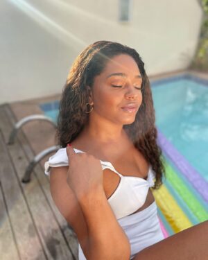 Juliana Alves Instagram - Hoje o calor foi de verdade no Rio de Janeiro 😅🔥☀️
Amostra do verão que já tá vindo aí!… Vamos refrescar que a semana promete!