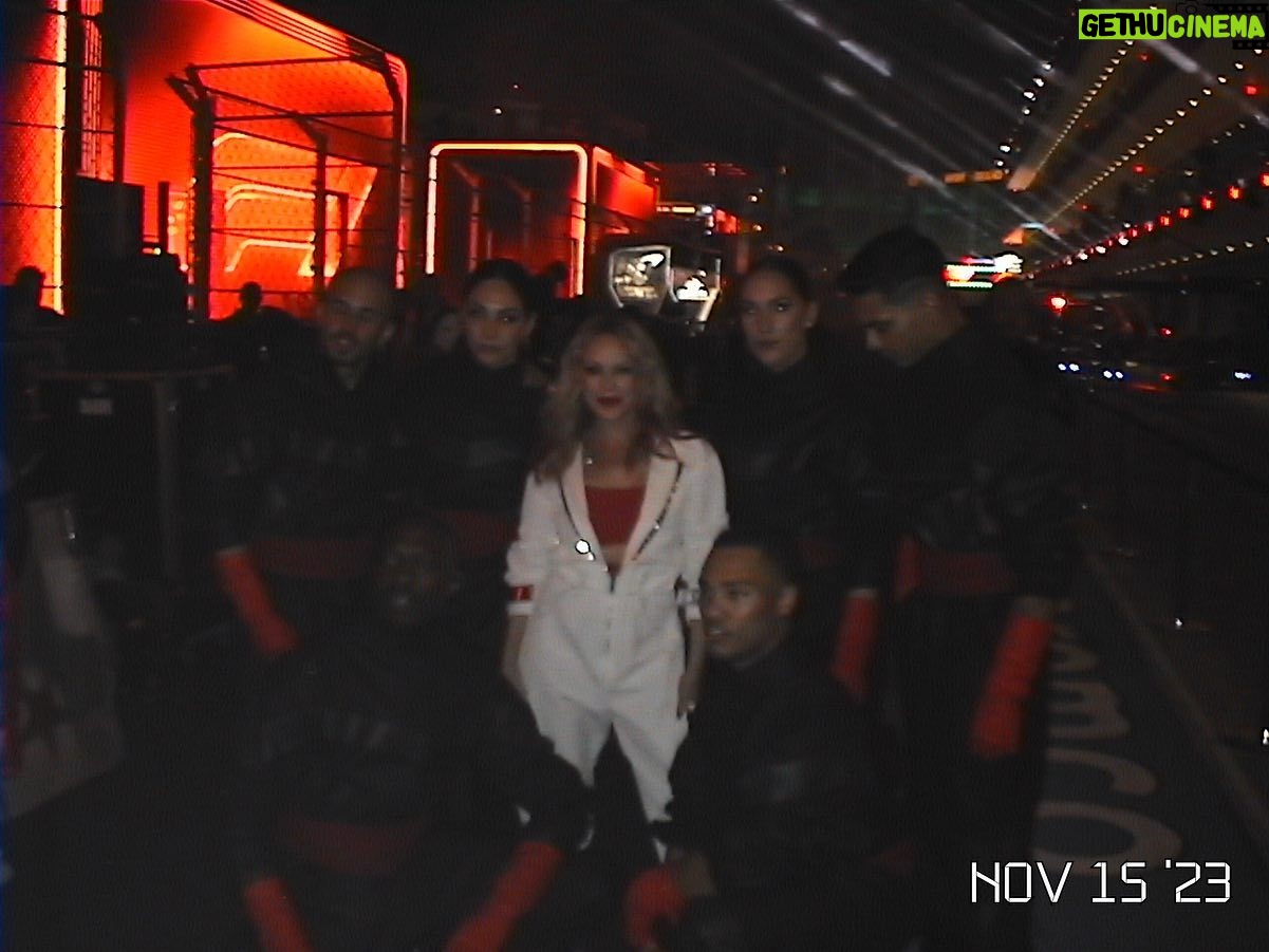 Kylie Minogue Instagram - F1 opening ceremony caught on the JVC 📹 Padam to you all. 😘