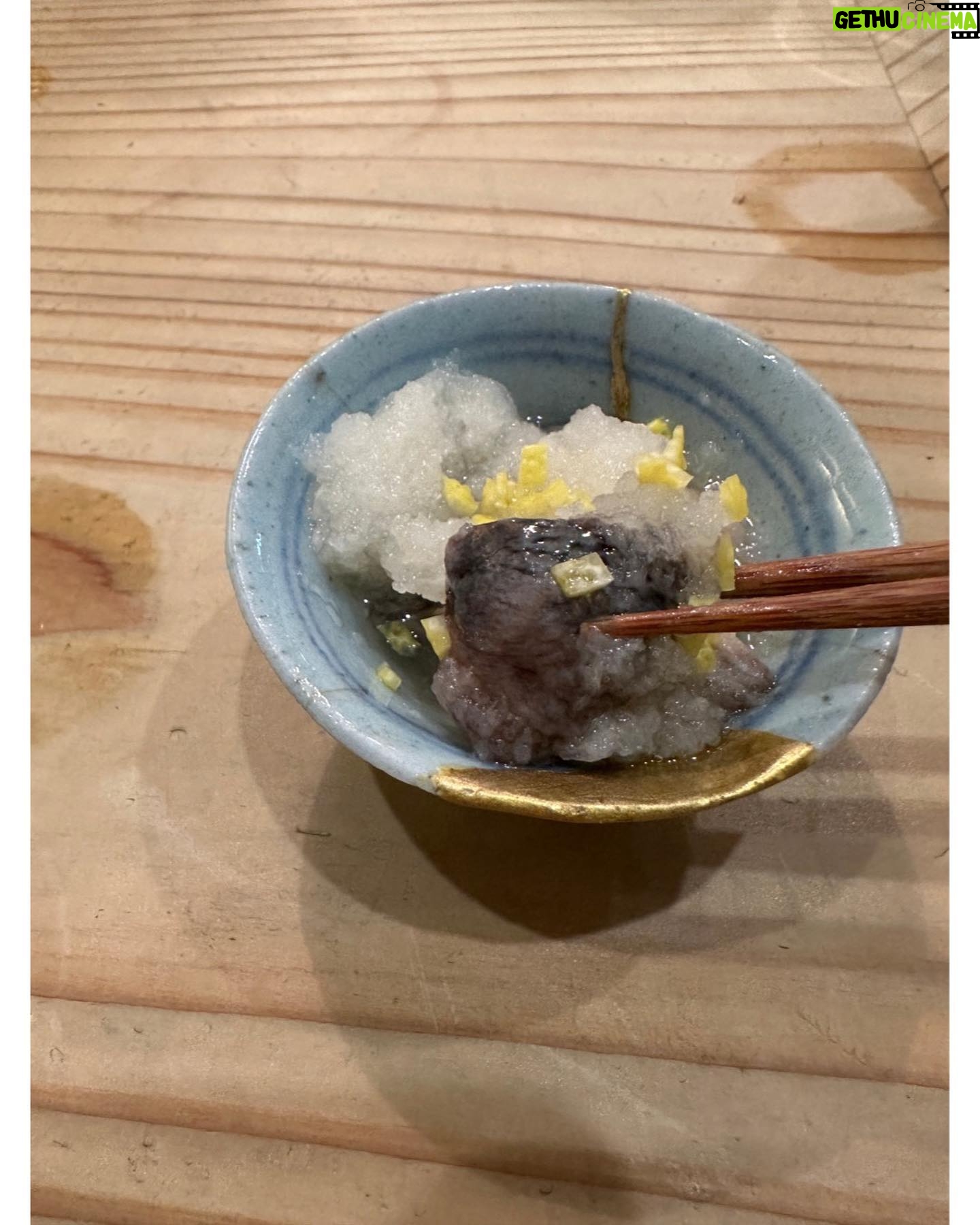 Nozomi Sasaki Instagram - 少し前になりますが…
京都旅🍁
一枚目〜5枚目は#食堂おがわ
2度目、ようやく来れました!
素材の美味しさを感じる料理でとっても美味しい。
4枚目のごろっとした生姜とさつまいもの天ぷらに、感動。
6枚目〜8枚目#uraiso
とても笑顔が素敵なお店の方々がいらっしゃる中で、食べる鍋料理は最高でした!和む…✨
わがまま言って、特別に作ってくださったクレソンの鍋(7枚目)がとても沁みました。
9枚目#大鵬
中華ですが、満足感があるのに全然もたれずにとても美味しかったなぁ✨
旅の美味しいご飯は幸せです☺️
#京都