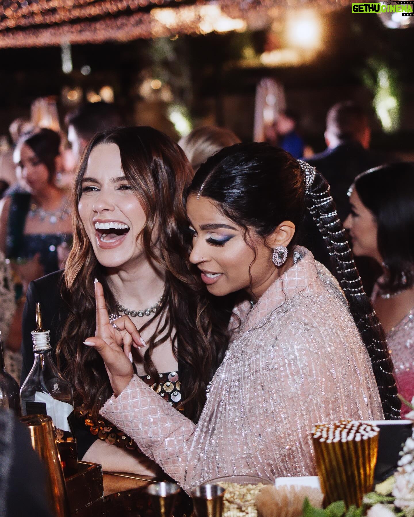 Sophia Bush Instagram - Happy Diwali 🪔 Thank you to the most gracious host and friend, @lilly, for gathering us all in such beautiful community last night to celebrate love and light.
To be together, surrounded by some of the most loving women and most creative change-makers I know, offered the silverest of linings in a time of such cloud cover. Thank you for the joy and the 11:11 magic. #Diwali
