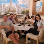 Scarlet Ortiz Instagram - Con la familia comiendo rico!!! Los quierooooo @albertoescritorgomez @hevisjevita @barbarabrianaburkle @yulburkle @diegomezsanchez #familia #family recomiendo el lugar @lastapasderosa_  comida española deliciosa 🙌🏻🎉🇪🇸
