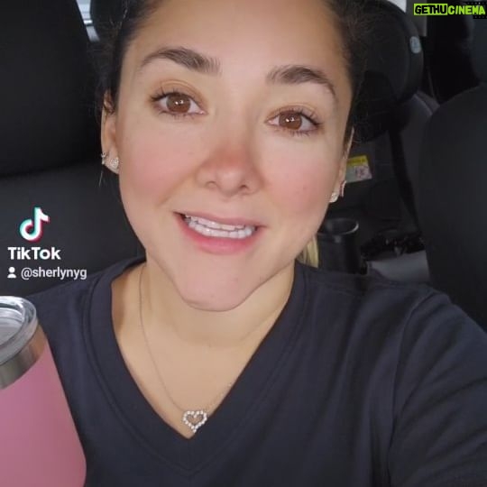 Sherlyn - 31.2K Likes - Nunca le digan eso a una mamá...
Y se me olvidaba todo esto sin descuidar a mi familia, mi trabajo, las giras, la terapia, los bailes mañaneros y spbre todo... LA salud MENTAL... aha y verte fabulosa y sonreir... jajajaja digamos que soy la CEO de mi vida y la de André...y no necesito cheque. La satisfaccion es más grande que eso!