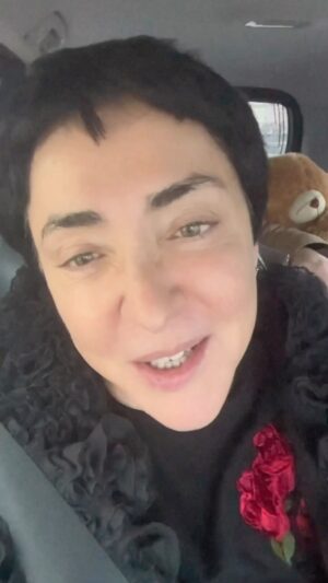 Lolita Milyavskaya Instagram - Я ТАК ВАС ВСЕХ ЛЮБЛЮ!! СПАСИБО ЗА ПРОЯВЛЕНИЕ ВАШЕЙ ЛЮБВИ!!! Я ЧУВСТВУЮ СЕБЯ МАЛЕНЬКОЙ❤️!!! ВОТ ТАК ЭТО ОЩУЩАЕТСЯ В 60 СЕГОДНЯ🎤‼️❤️…