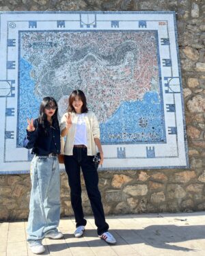 Han Hyo-joo Instagram - #북마케도니아 
#northmakedonia 
#ohrid

.....with Mom 🤍