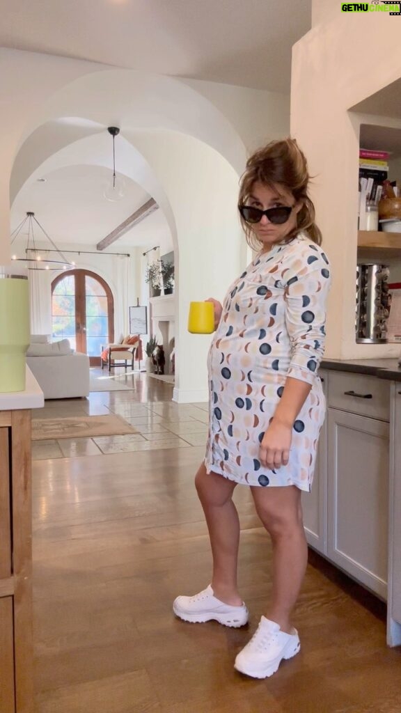 Jessie James Decker Instagram - Imma try that outfit when I’m not knocked up tho 😂😅 Super cute @alix_earle