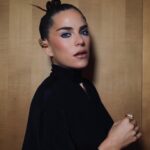 Karla Souza Instagram – Un honor ser otorgada este reconocimiento @glamourmexico gracias por juntarnos a tantas mujeres chingonas.

An honor to be granted this recognition @glamourmexico thank you for bringing these bad ass women together. 

Vestido @krisgoyri
Joyería: @cartier
Reloj @omega
Styling @fernan.mx 
Makeup @salvadorgonzalezmakeup 
Hair @ernestovargas_hair
