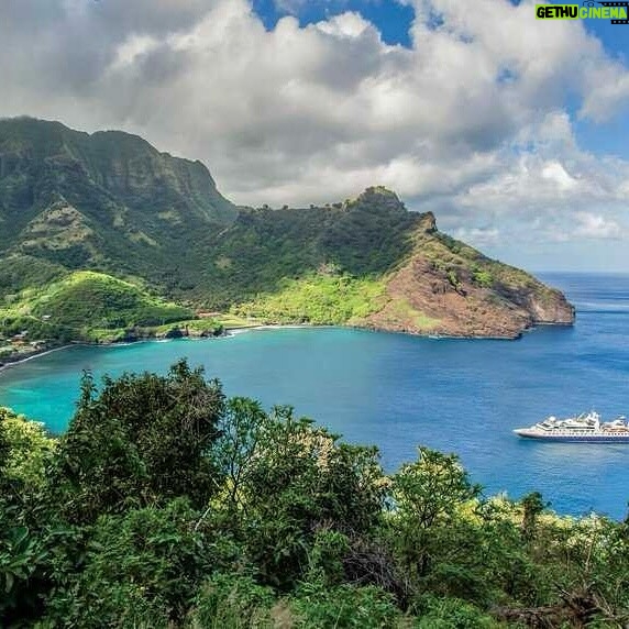 Kate Walsh Instagram - It was an incredible honor to be able to experience my third expedition with #LindbladExpeditions as we journeyed to the remote islands of Marquesas & Tuamotus in #FrenchPolynesia ๐ต๐ซโค๏ธ Check out the link in my Instagram Stories to read the full interview with @LindbladExp where we talk about islands amazing local communities and culture, the brilliant on-board crew & staff, and of course diving along the regionโs most spectacular marine life! ๐๐๐
(Photos by Eric Guth, Michael S. Nolan & Lindblad Expeditions)