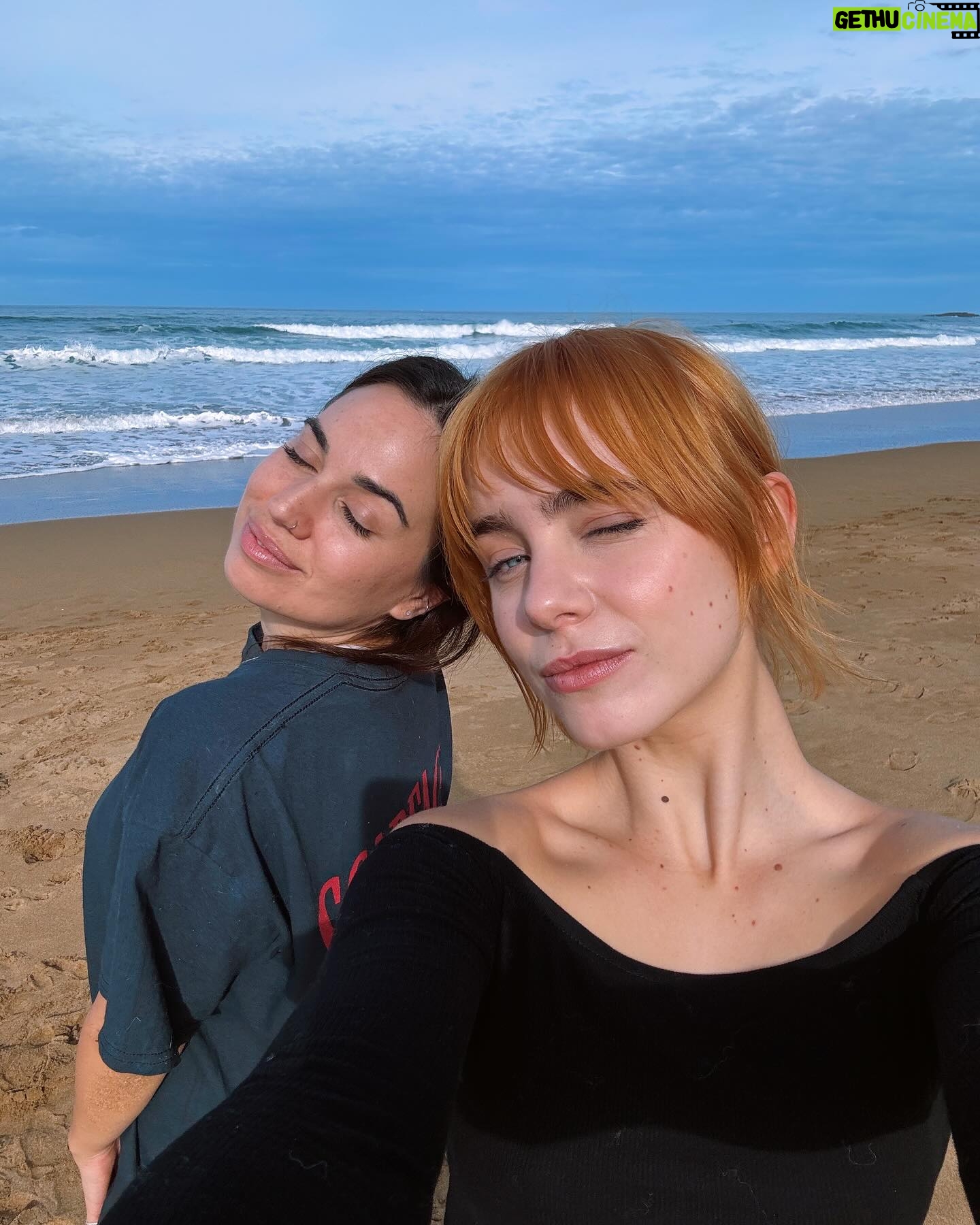 Clara Galle Instagram - Yo me quedo con estos momentitos, que sé que son los que recordaré cuando pase mucho tiempo y nos pasen muchas cosas. 💙🩵🤍