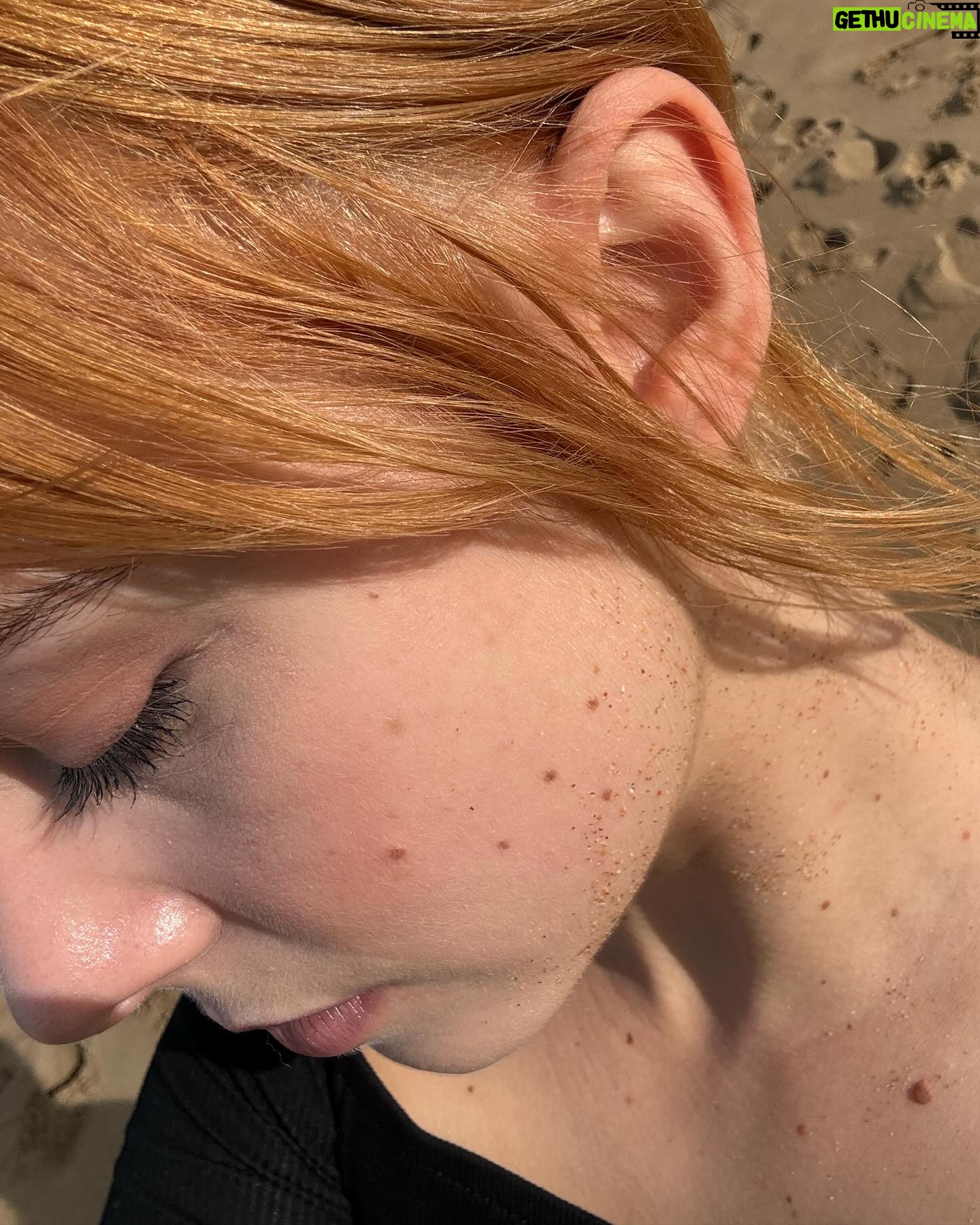 Clara Galle Instagram - Yo me quedo con estos momentitos, que sé que son los que recordaré cuando pase mucho tiempo y nos pasen muchas cosas. 💙🩵🤍
