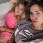 Jésica Cirio Instagram – Resumen de mi semana en 8 fotos 📸
1- Selfie 🫶🏻
2- Mañana de fiaca con ella 😴
3- En el casamiento de @fercolombo_ok y @facuoltra 😃👨🏼‍🤝‍👨🏻
4- Posando con su vestido 😍👗
5- Look para la Peña 📺 @iman_official @rickysarkany
6- Post entrenamiento 💪🏻
7- Te amo con el alma ❤️
8- Este conjunto de @cocotdufour no puede más de lindo