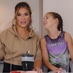 Jessie James Decker Instagram - This is Vivi’s smoothie recipe ( link in bio to watch whole thing) she has this for gymnastics and it is delicious and nutritious! She’s very proud of it. Link in bio to get my new cook book Just Eat with recipes like this and so many more ❤️