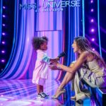 Jeannie Mai Instagram - Somebody please take me to a discoteca para some cumbia cuz this chica needs some divertida after hosting @missuniverse LIVE 🥳💃🏻👯‍♀️🇸🇻🇸🇻🇸🇻#missuniverse #missuniverse2023 #72ndmissuniverse

Watch tonight on 7pm CT Live @therokuchannel