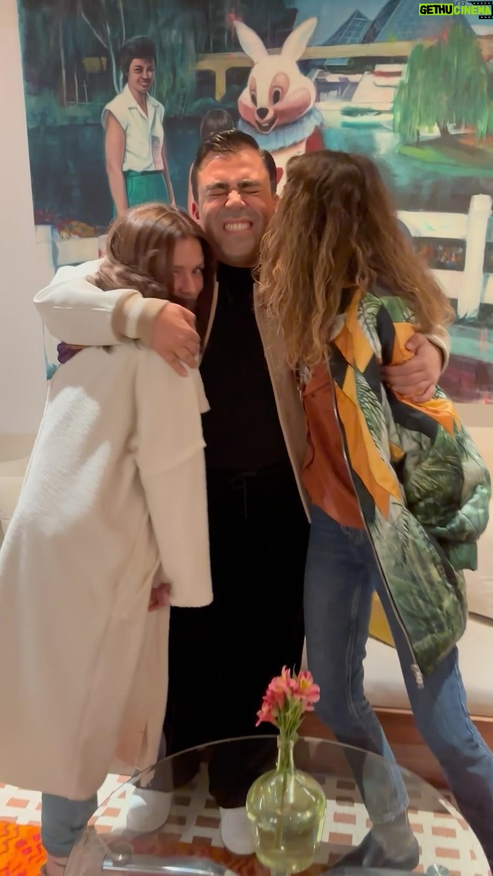 Özge Özpirinçci Instagram - Senin için Berrak ? Peki ya senin için Özge ? Peki Mert için siz ? Cevabı videoda! ❤️