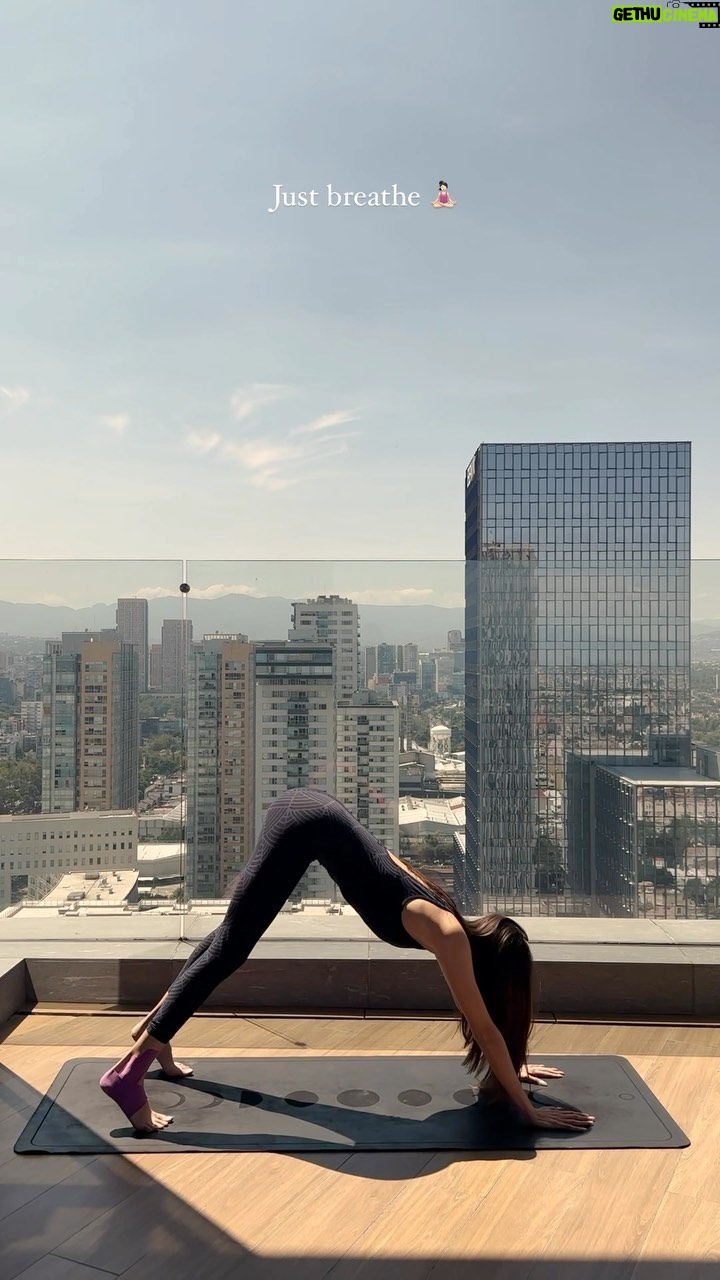 Macarena Achaga Instagram - respira bbcit 👆🏻✨