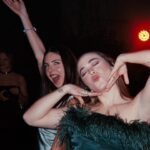 Sheryl Rubio Instagram - Palabras me quedan cortas para decir lo feliz que estuvimos en la boda de @luisacardenas y @soyandresignacio ✨🥹 fotos a continuación: 
1. donde está la comida nos encontrarás 
2. 😋 
3. La novia más bella! 
4. 👰🏼‍♀️🤵🏼🤍
5. Luke emocionado por su carajillo y su algodón de azúcar 
6. @saraschelllllll y yo haciendo complot en contra de @gabynoya 👯‍♀️ 
7. Entrando en la hora loca 
8. @juanchisucre @shapswade y el otro amigo que se reporte por aquí 🙌🏻 
9. Reguetón intenso 
10. Reunidas y por la mejor de las causas 🥹🫶🏻👰🏼‍♀️👯‍♀️