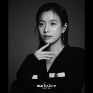 Han Hyo-joo Instagram - 함께여서 더 따뜻했던 🖤

@unicef_kr @marieclairekorea @bhent_official