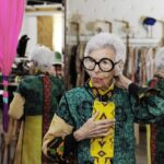 Iris Apfel Instagram - Shop shop shop til you drop drop drop today! 🛍️ #blackfriday 

📸: @mariahtauger for the @latimes