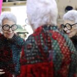 Iris Apfel Instagram - Shop shop shop til you drop drop drop today! 🛍️ #blackfriday 

📸: @mariahtauger for the @latimes